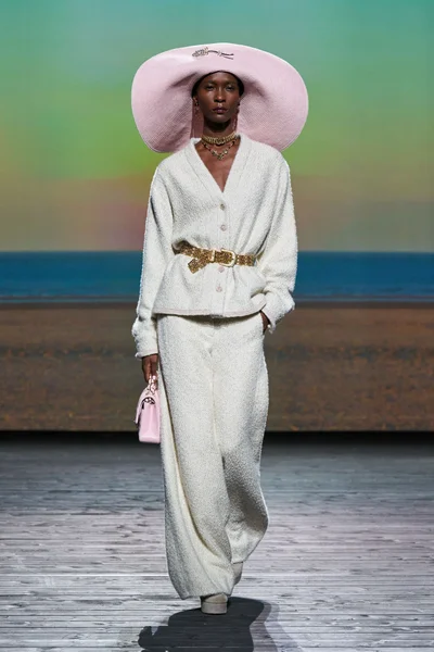 Look 14
